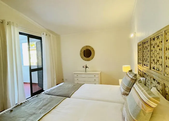 度假居 Neridas Villa - Near The Beach - 10 Pax - Quarteira *