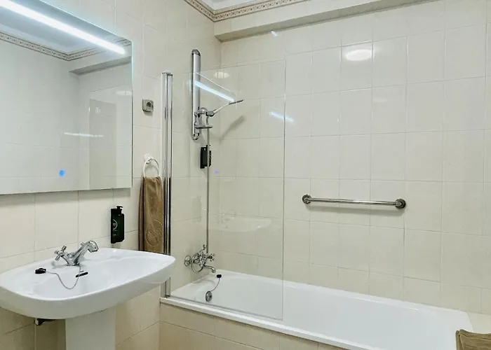 Neridas Villa - Near The Beach - 10 Pax - Quarteira